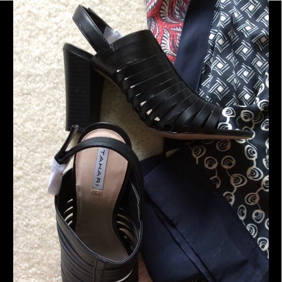 Tahari Leather Sandals Size 7, 7.5, 8, 8.5 - Picture 4 of 7